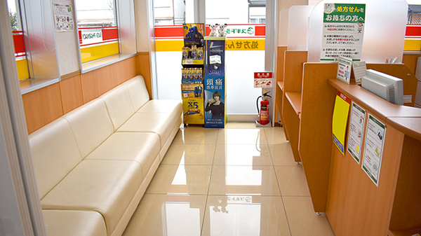 スギ薬局　堺白鷺店の待合スペース