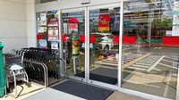 スギ薬局　東香里店の入口