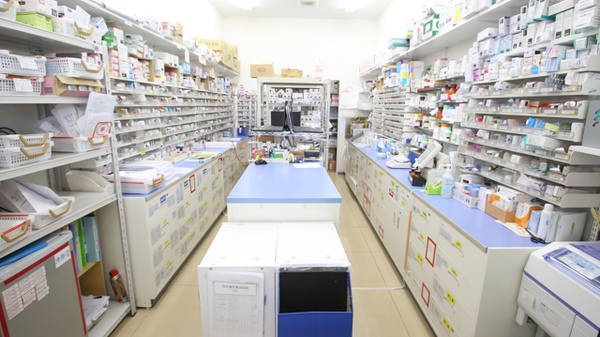 スギ薬局　稲枝店の調剤室