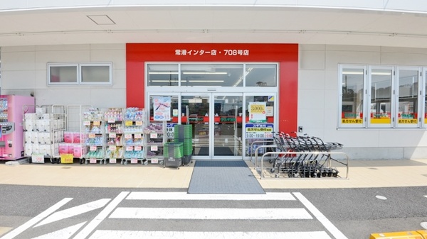 スギ薬局　常滑インター店の入口