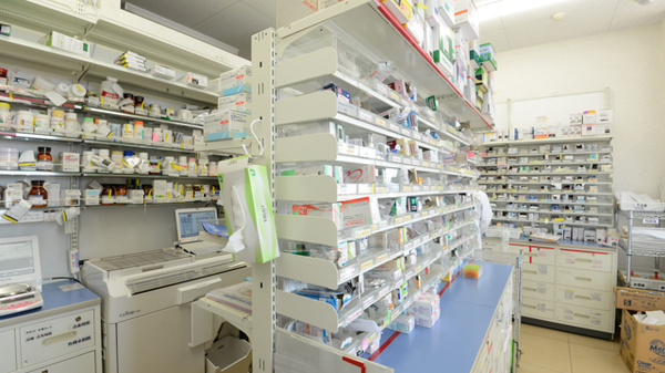 スギ薬局　常滑インター店の薬棚