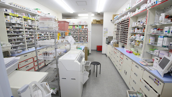 スギ薬局　宝町店の調剤室