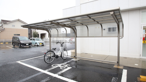 スギ薬局　宝町店の駐輪場