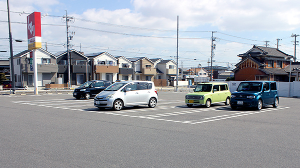 スギ薬局　大浜店の駐車場