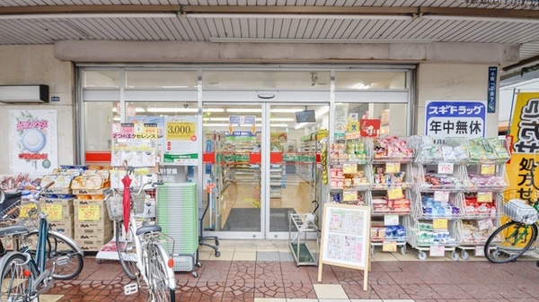 スギ薬局　小阪駅東店の入口