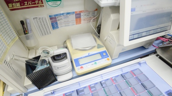 スギ薬局　小阪駅東店の調剤器具