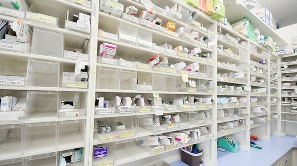 スギ薬局　刈谷松栄店の薬棚