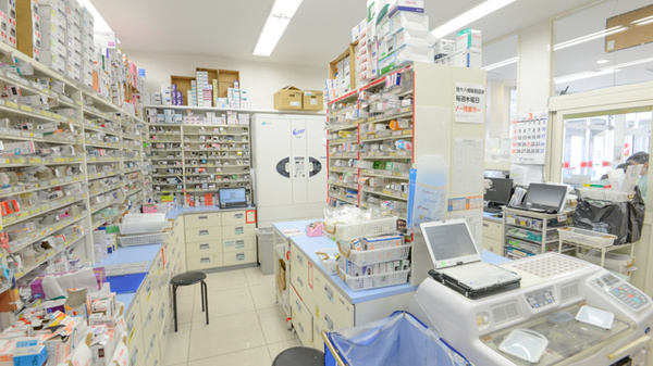 スギ薬局　八幡駅前店の調剤室