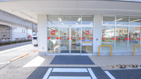 スギ薬局　八幡駅前店の入口