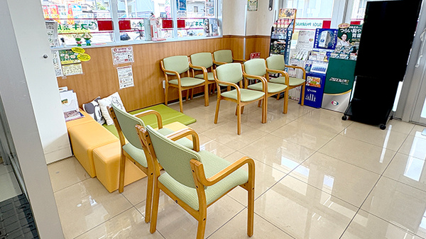 スギ薬局　堺東雲店の待合スペース