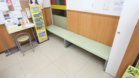 スギ薬局　石屋川店の待合スペース