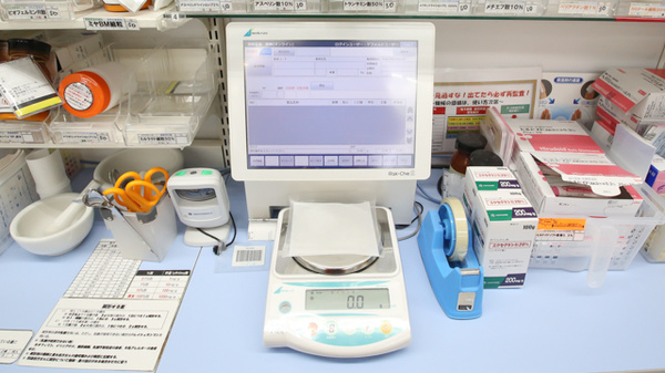 スギ薬局　水口松尾店の調剤器具
