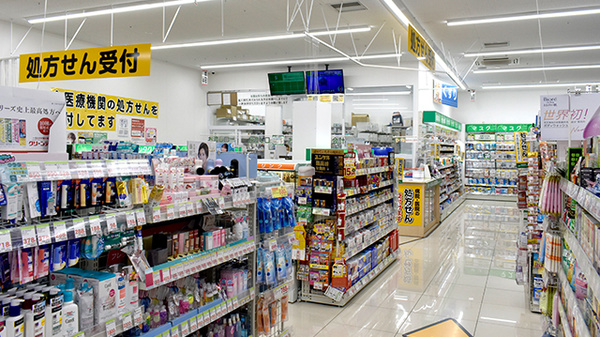 スギ薬局　カナートモール松原店の入口
