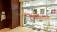 スギ薬局　阪神尼崎駅前店の入口