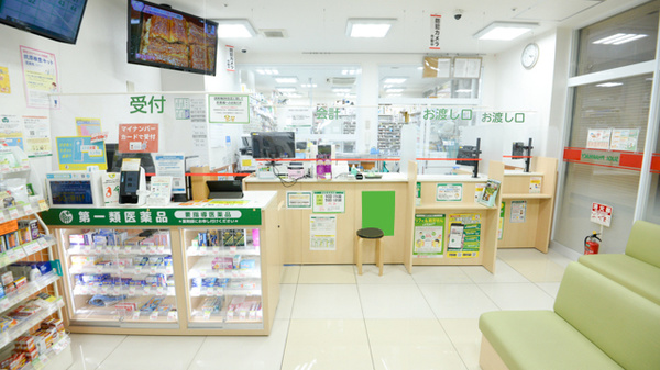 スギ薬局　阪神尼崎駅前店の受付/カウンター
