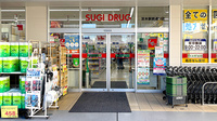 スギ薬局　茨木駅前通り店の入口