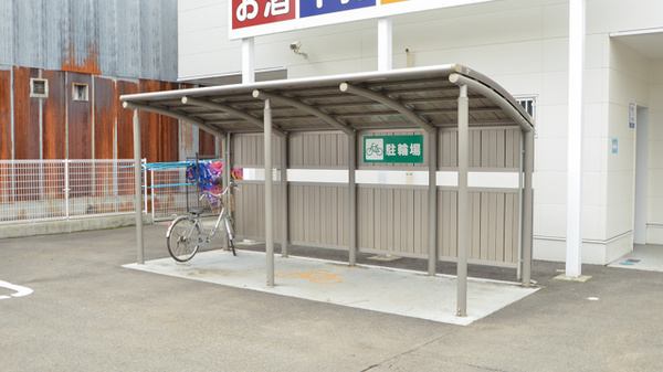 スギ薬局　高山中央店の駐輪場