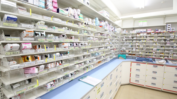 スギ薬局　西尾一色南店の薬棚