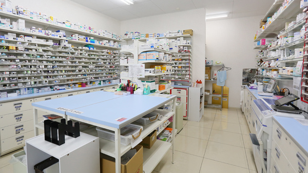 スギ薬局　八日市店の調剤室