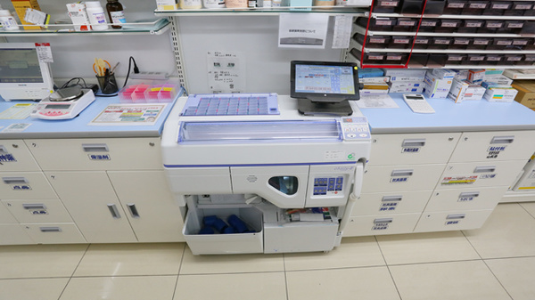 スギ薬局　八日市店の調剤器具