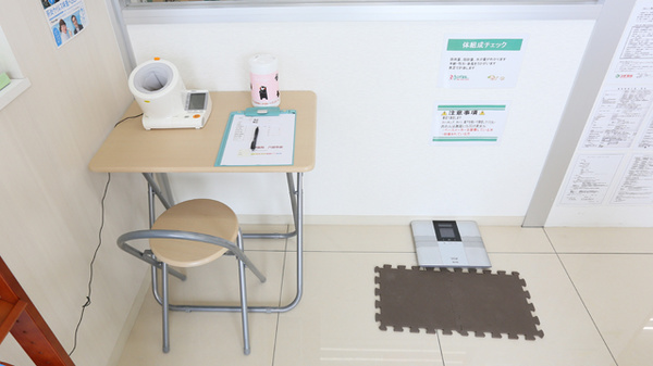スギ薬局　八日市店の血圧計