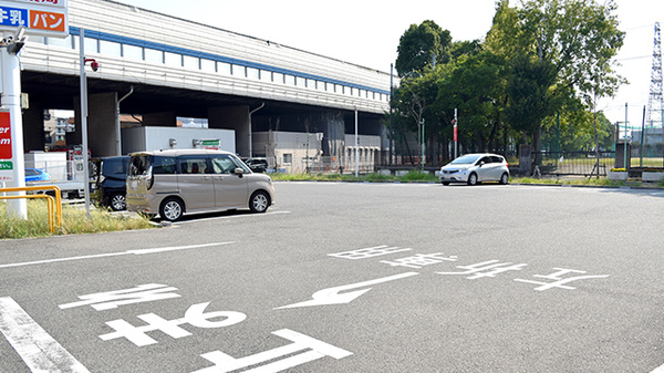 スギ薬局　豊中小曽根店の駐車場