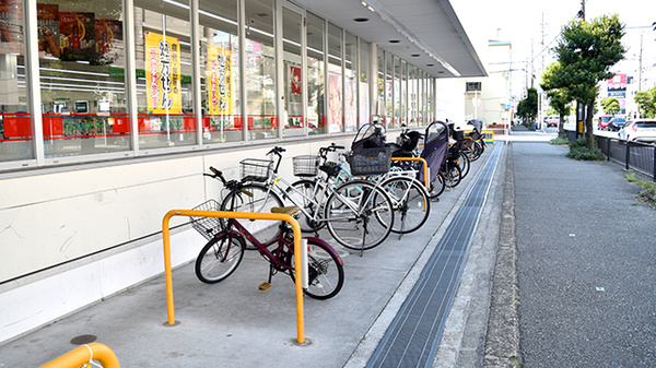 スギ薬局　豊中小曽根店の駐輪場