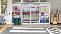 スギ薬局　西緑丘店の入口