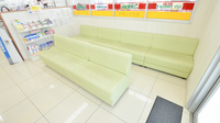 スギ薬局　土岐店の待合スペース