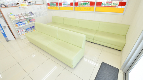 スギ薬局　土岐店の待合スペース