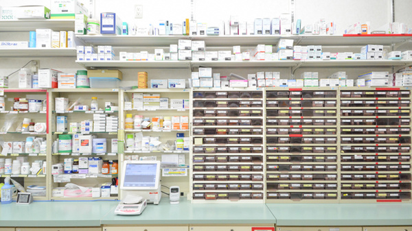 スギ薬局　土岐店の薬棚