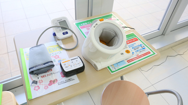 スギ薬局　石山店の血圧計