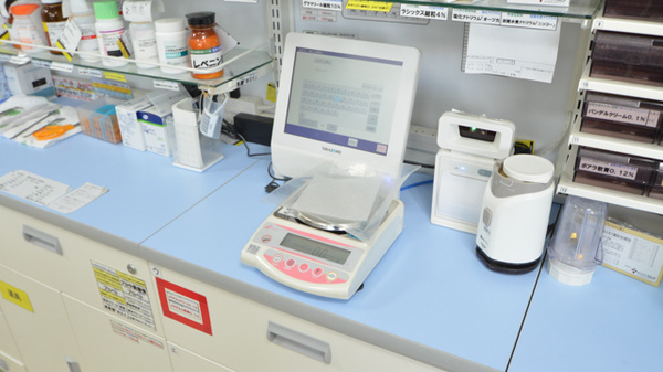 スギ薬局　高山駅西店の調剤器具