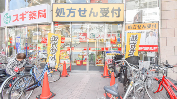 スギ薬局　長岡天神店の入口