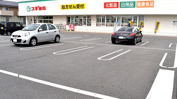 スギ薬局　岩津店の駐車場
