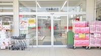 スギ薬局　岐阜都通店の入口