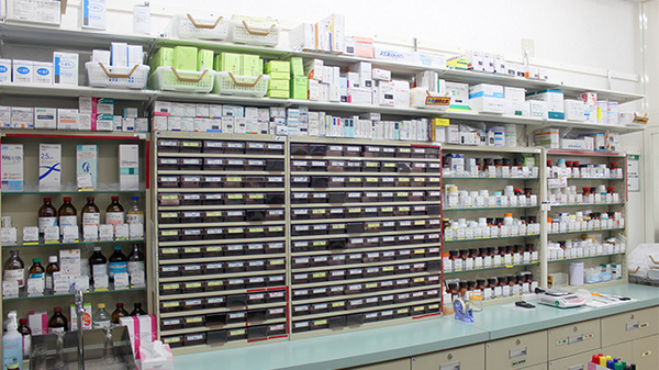 スギ薬局　島田三ツ合店の薬棚