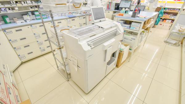 スギ薬局　ことぶき店の調剤器具