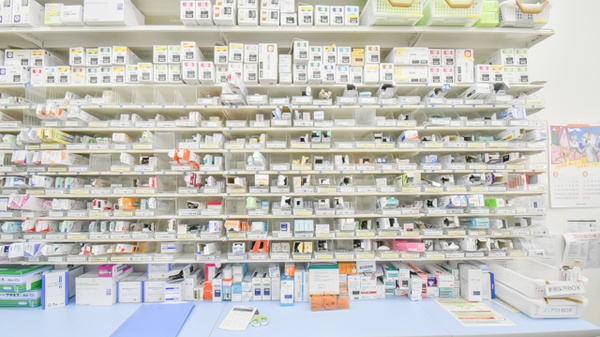 スギ薬局　ことぶき店の薬棚