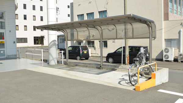 スギ薬局　東御幸店の駐輪場