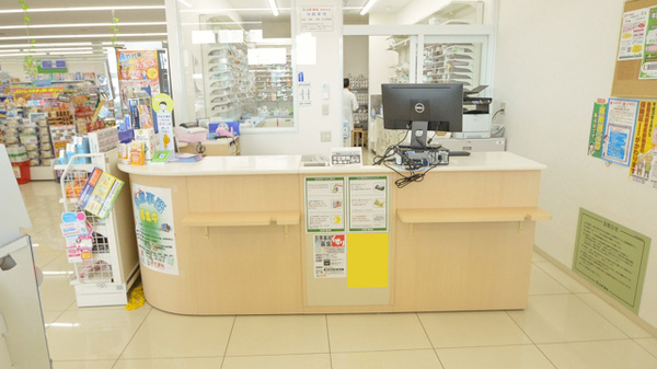 スギ薬局　東御幸店の受付/カウンター