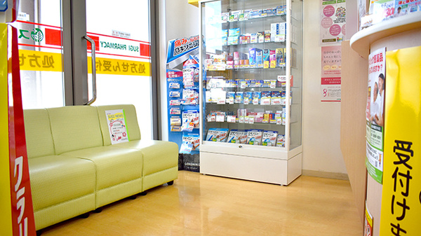 スギ薬局　橿原真菅店の待合スペース