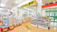 スギ薬局　メグリア朝日店の入口
