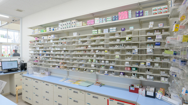 スギ薬局　愛西藤浪店の薬棚