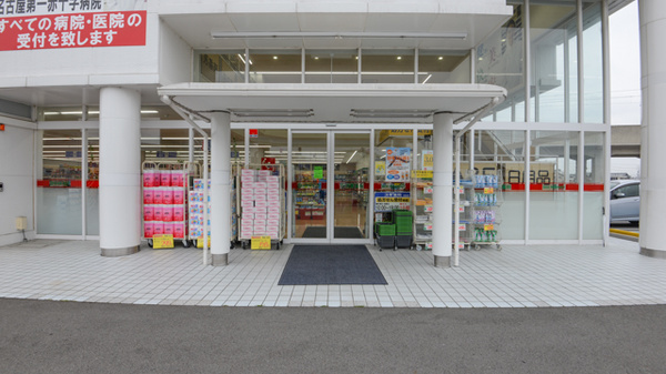 スギ薬局　愛西藤浪店の入口