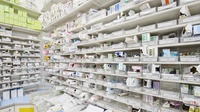 スギ薬局　前後店の薬棚