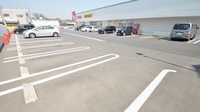 スギ薬局　前後店の駐車場