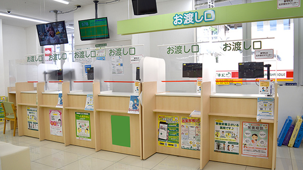 スギ薬局　南千里駅前店の受付/カウンター