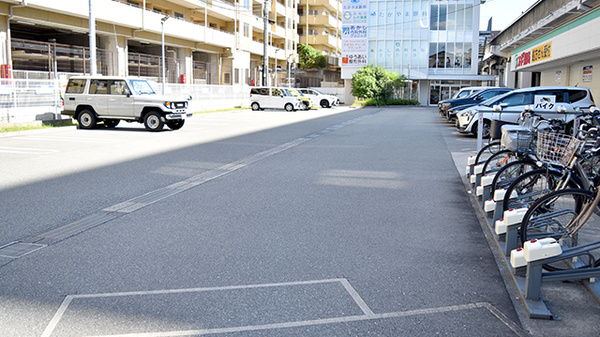 スギ薬局　南千里駅前店の駐車場