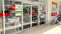 スギ薬局　香里西店の入口